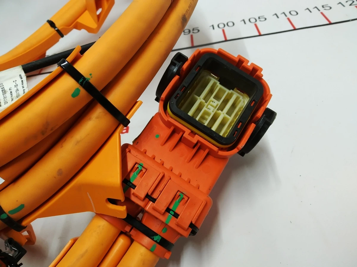 1 Порт зарядки с высоковольтным кабелем (в сборе) GEN3 Tesla model 3 1449495-10-E