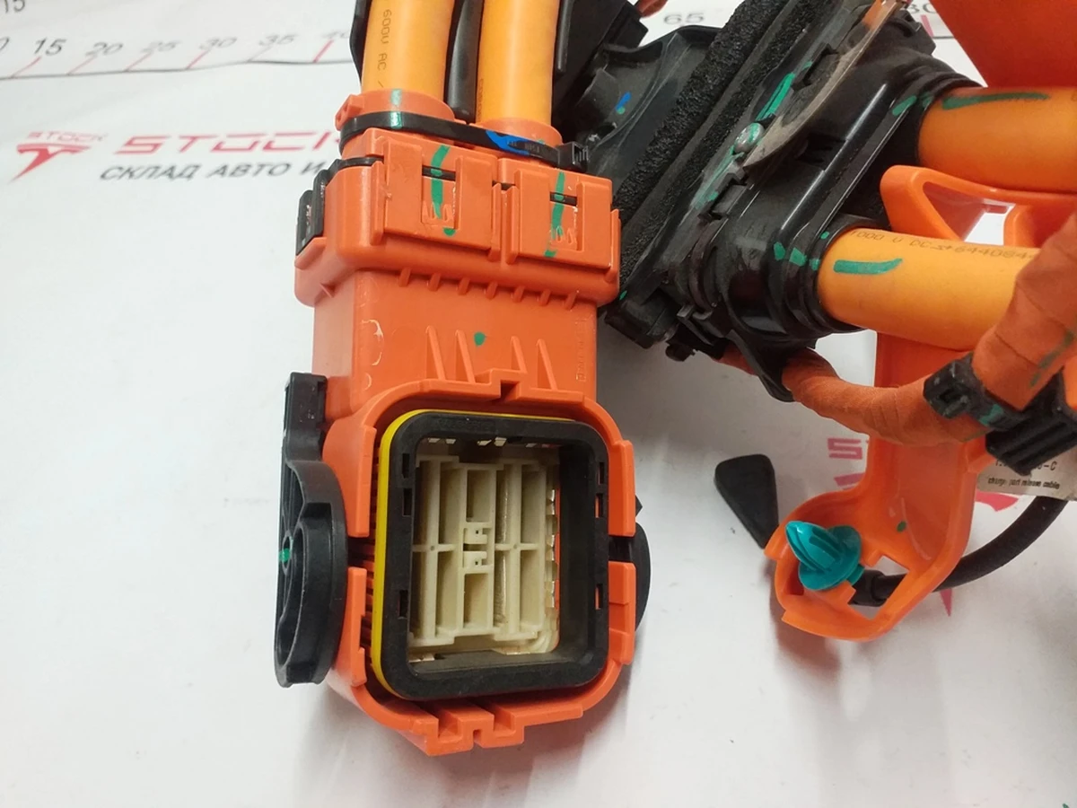 1 Charging port with high voltage cable (assembly) GEN3 Tesla model 3 1449495-10-E