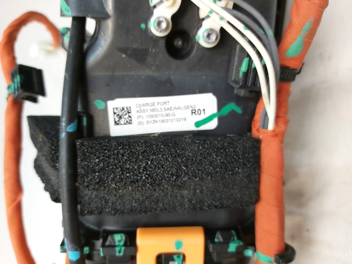 1 Порт зарядки с высоковольтным кабелем (в сборе) GEN3 с окислением Tesla model 3 1449495-10-E