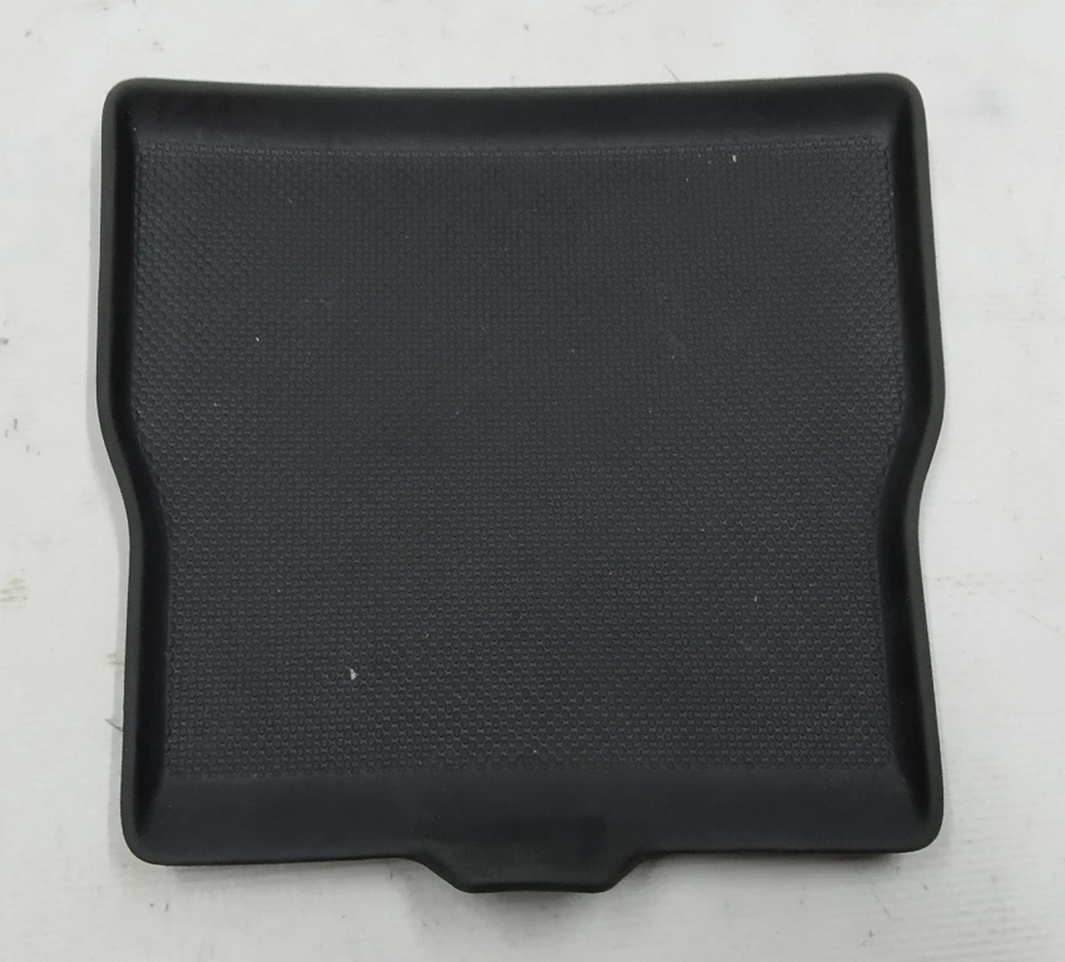 2 Килимок гумовий речового ящика центральної консолі Tesla Model 3, Model Y 1093093-00-B