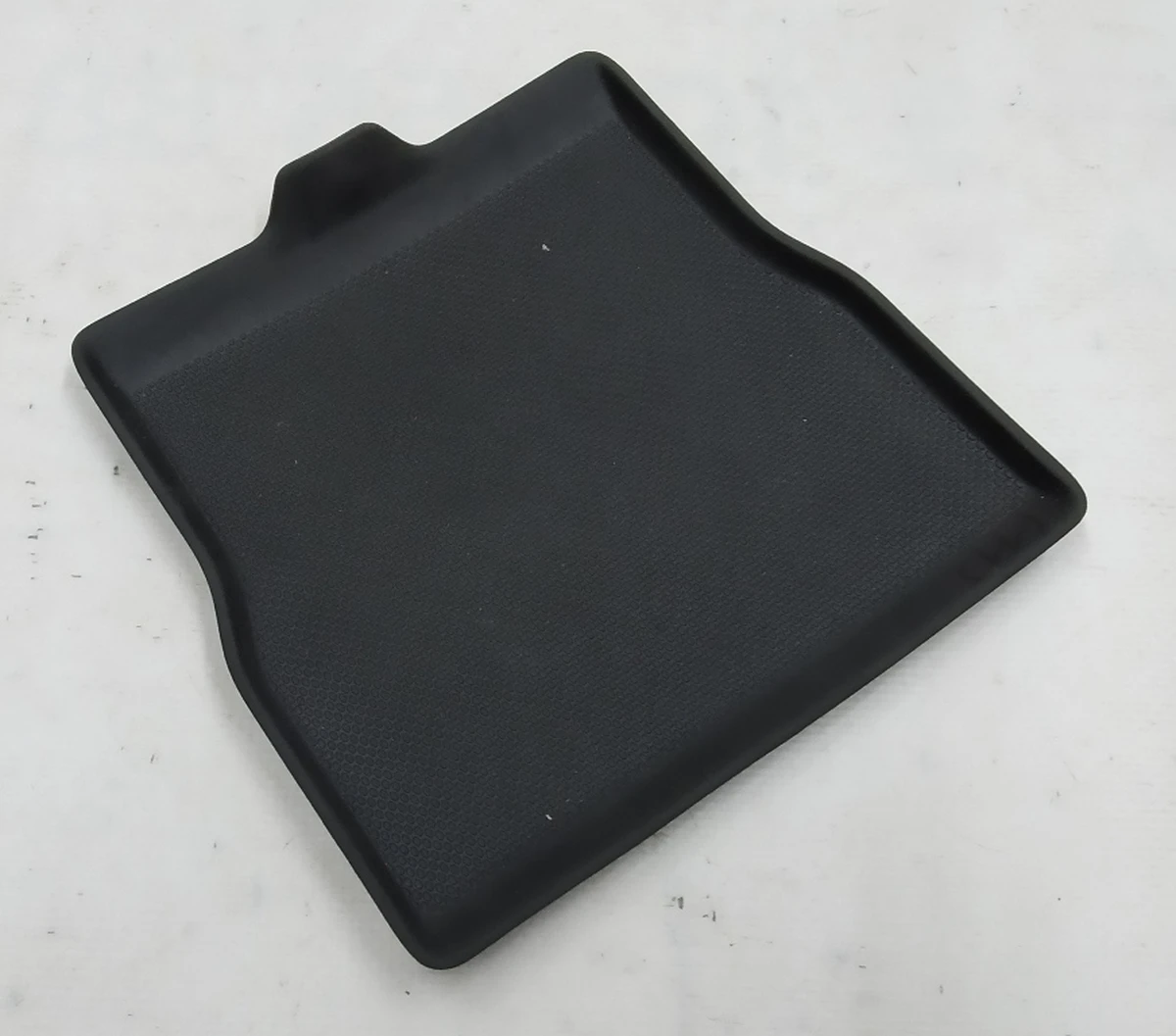 2 Килимок гумовий речового ящика центральної консолі Tesla Model 3, Model Y 1093093-00-B