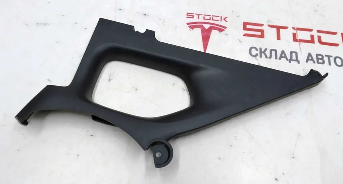 Накладка декоративна опори каркасів сидінь 2-го ряду 60/40 ліва Tesla model X 3123713-03-A