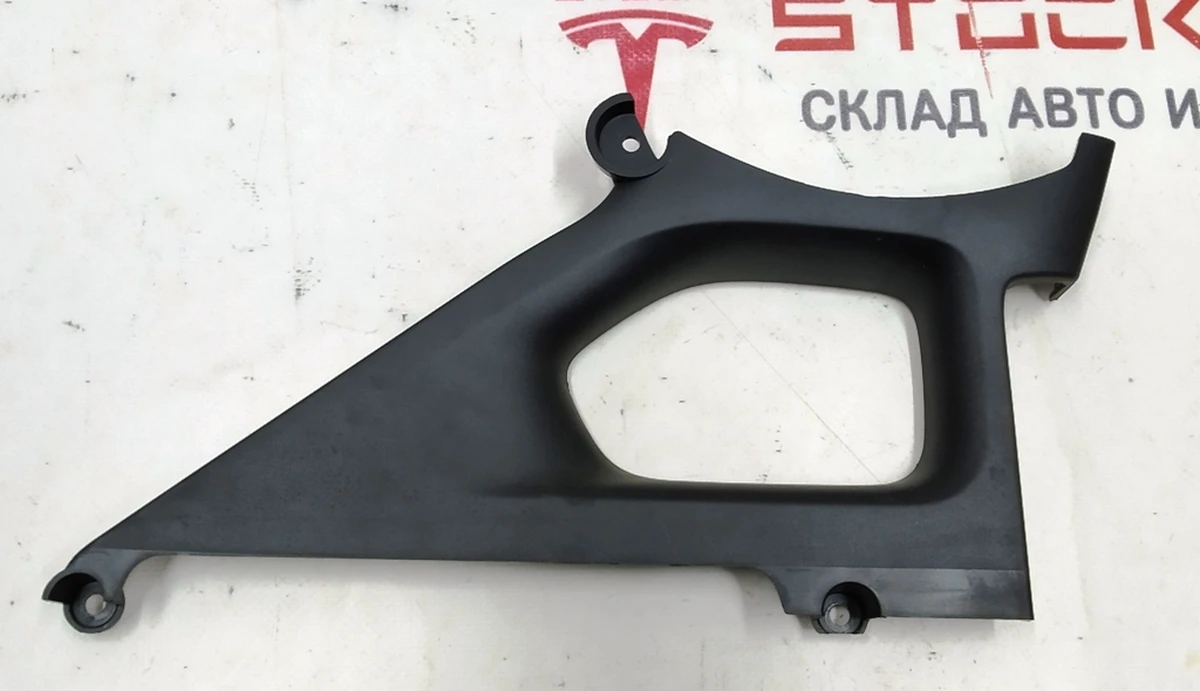 Накладка декоративна опори каркасів сидінь 2-го ряду 60/40 ліва Tesla model X 3123713-03-A