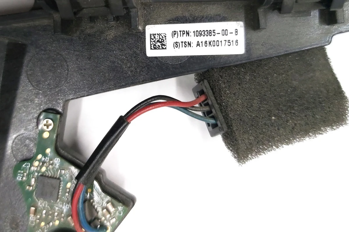 TRIPLE CAM RR VIEW MIRROR MOUNT PLATE WITH MODULE - SENSOR - RAIN (damaged) Tesla model S REST 1093385-00-B