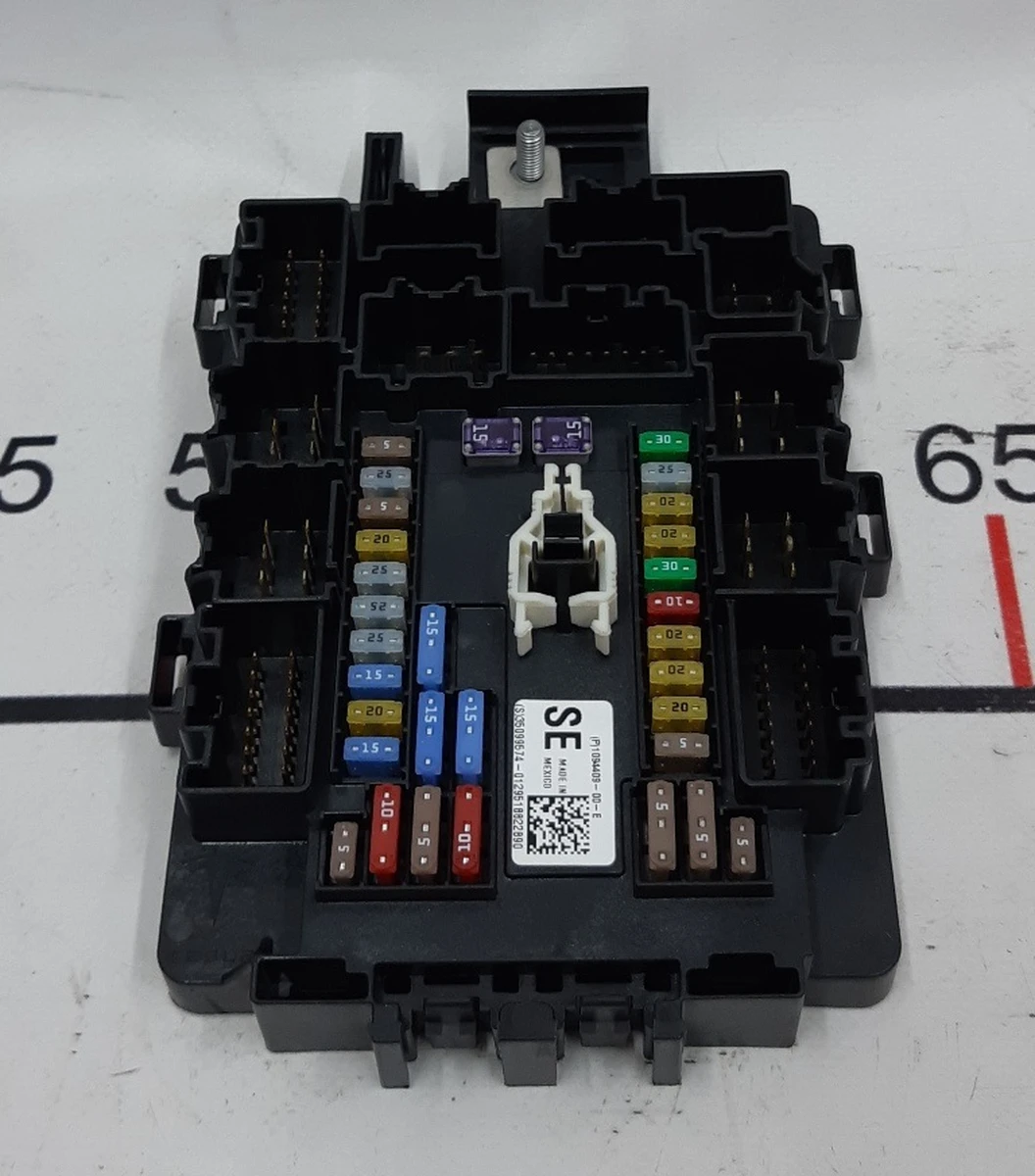 26 Блок запобіжників салону фронтальний Tesla Model S REST 1094409-00-E