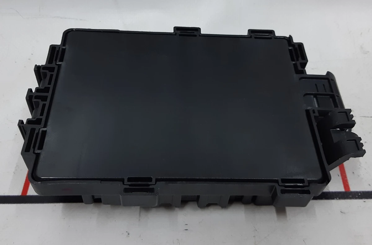 26 Блок запобіжників салону фронтальний Tesla Model S REST 1094409-00-E