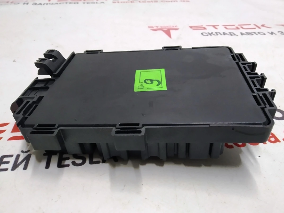 Блок предохранителей салона Tesla model X 1094409-01-E