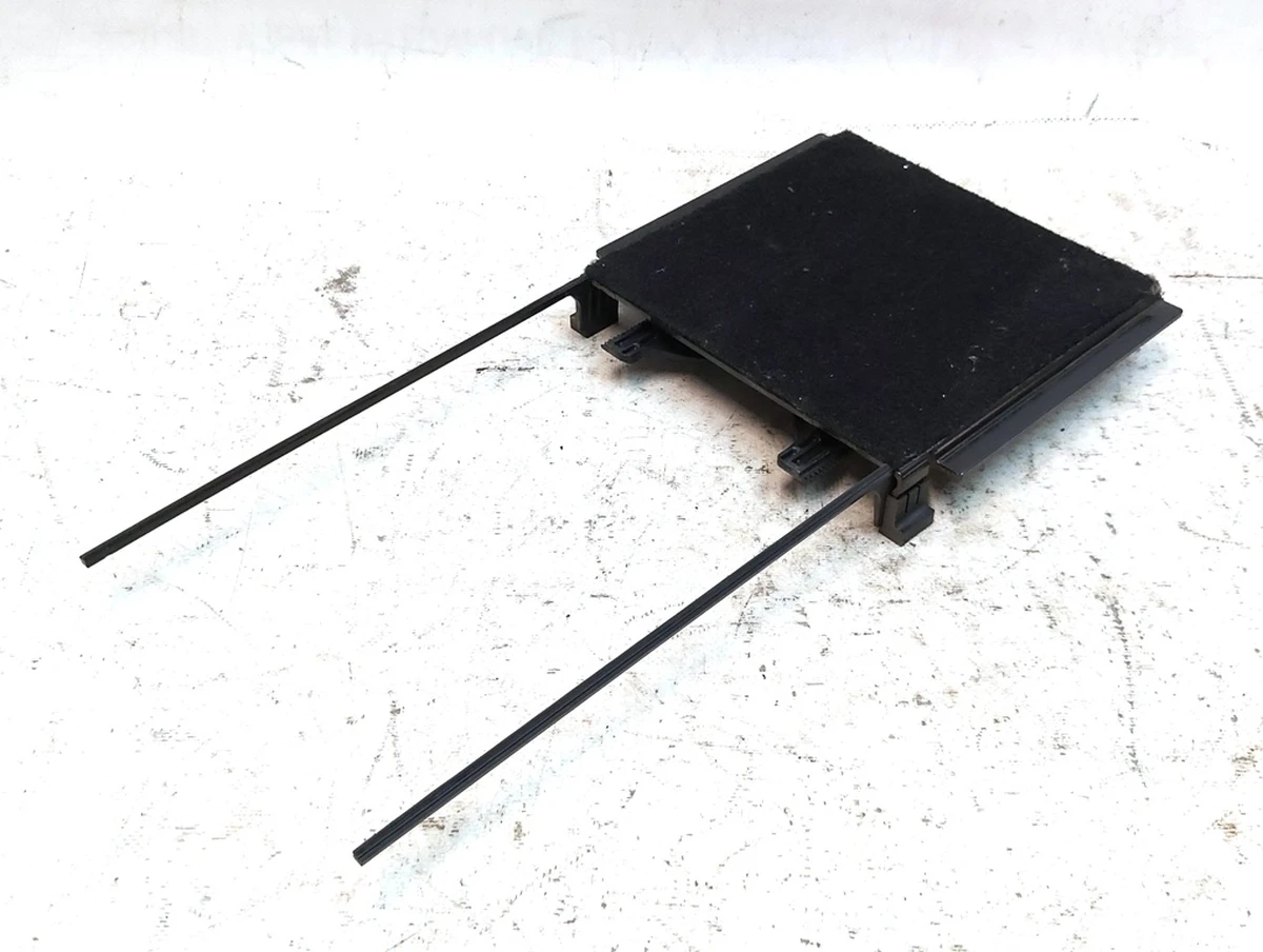 Салазки сидіння другого ряду одинарного верхня частина Tesla Model X 1094701-00-A