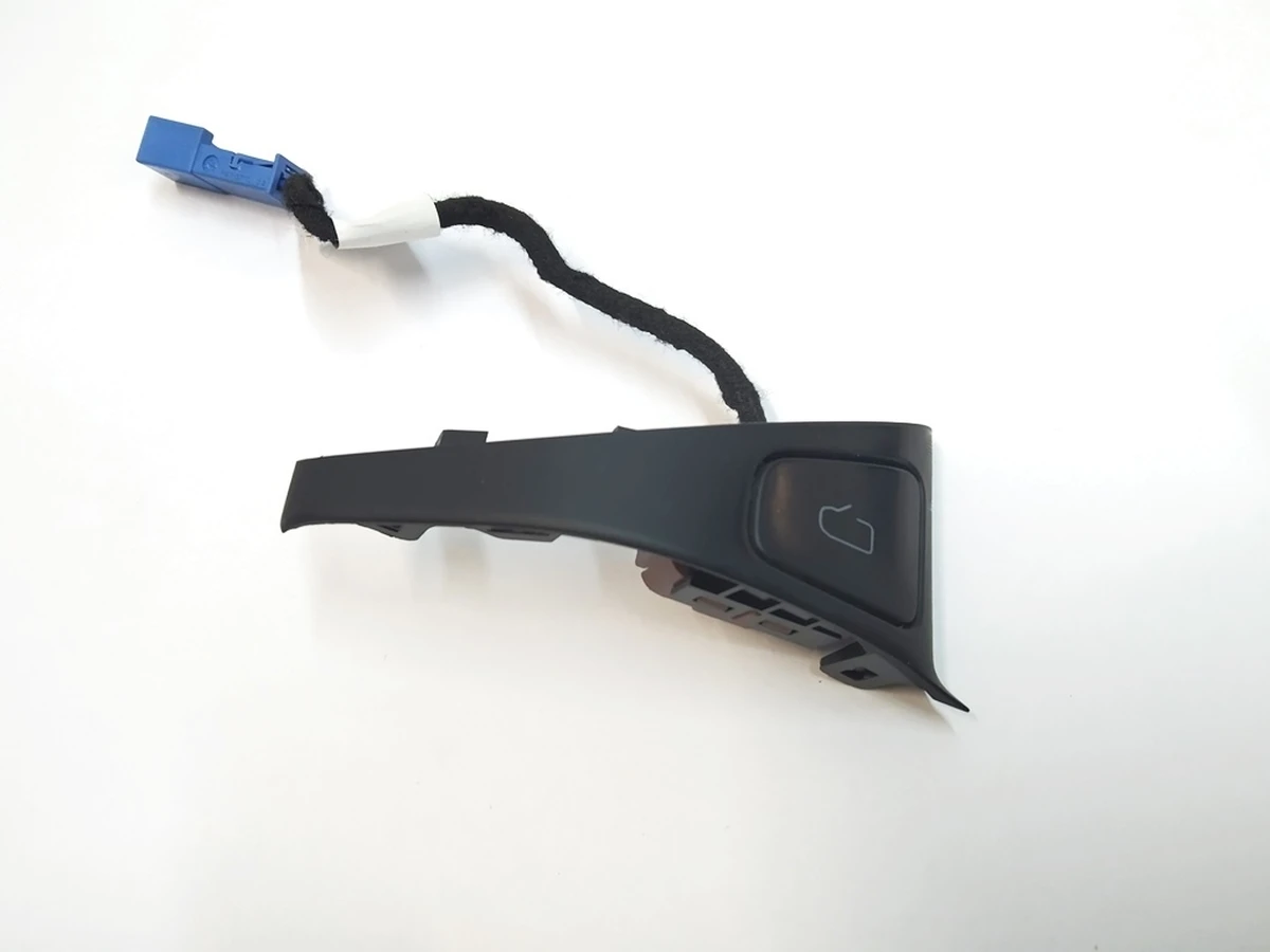 11 Кнопка відчинення дверей передніх правих у зборі Tesla model Y 1497295