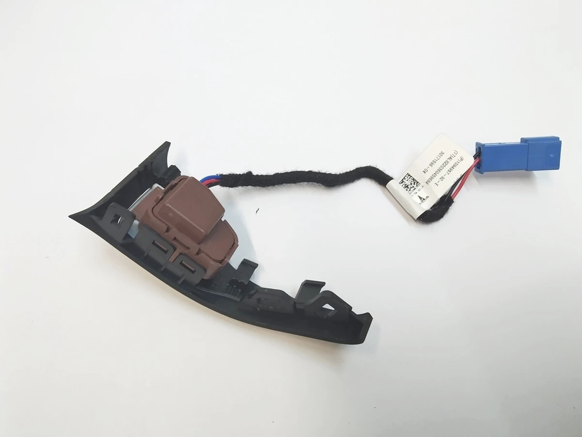 11 Кнопка відчинення дверей передніх правих у зборі Tesla model Y 1497295