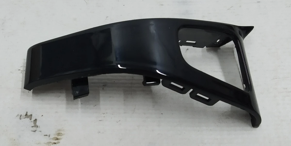 1 Декоративна накладка кнопки відкриття дверей задньої лівої (відламаний фіксуючий вусик) Tesla model 3 1090413-01-L