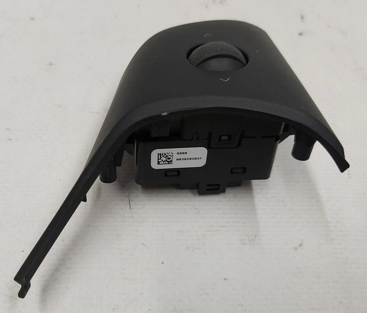 6 Кнопка переключения (на руле) правая Tesla Model 3, Model Y 1583976-00-A