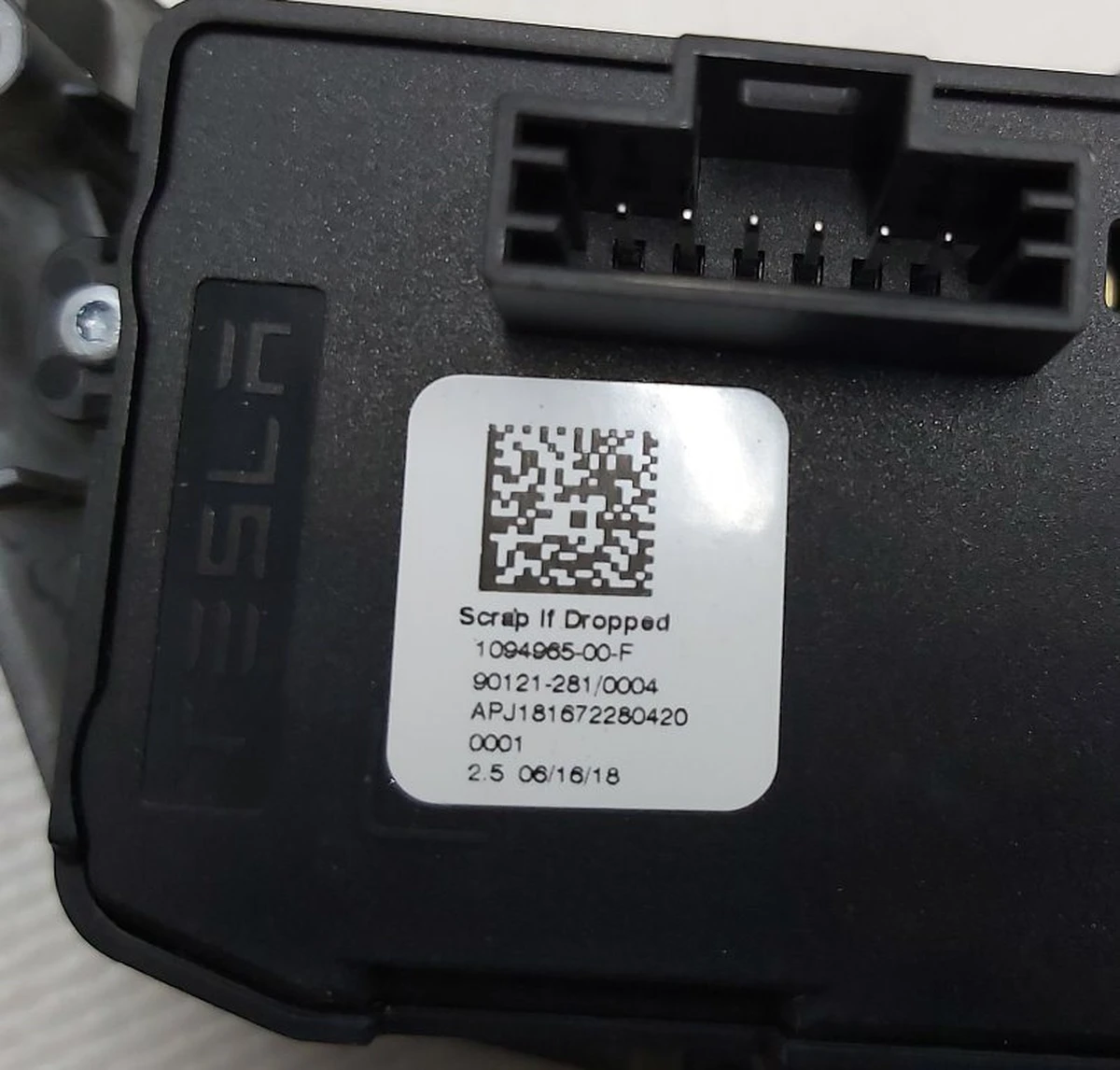 6 Кнопка переключения (на руле) правая Tesla Model 3, Model Y 1583976-00-A