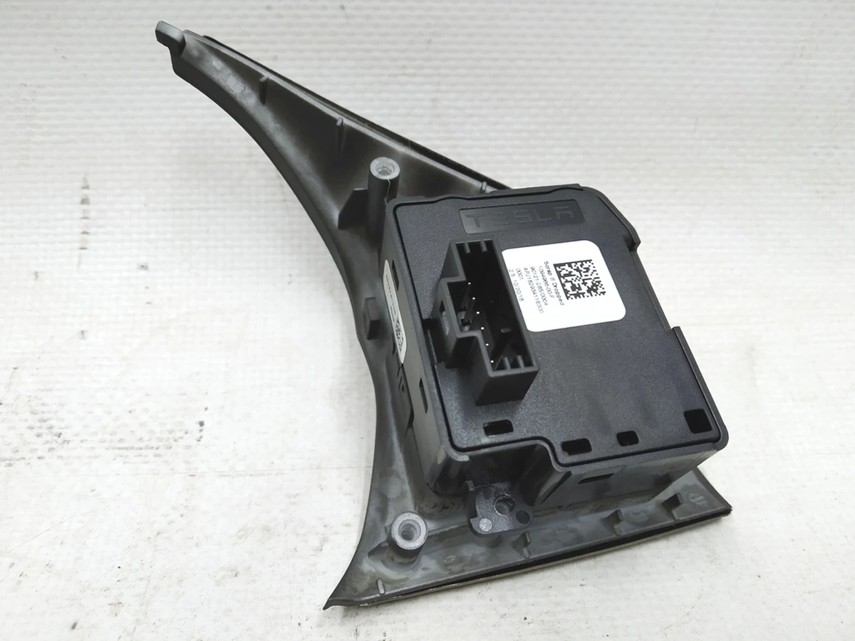 Shift button (on the steering wheel) left pad Carbon Tesla Model 3, Model Y 1583975-00-A