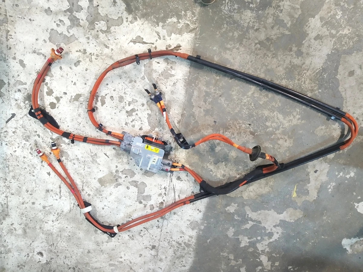 1 Спліттер з проводами високовольтними в зборі R01 Tesla Model X 1095000-00-B, 1054500-10-C