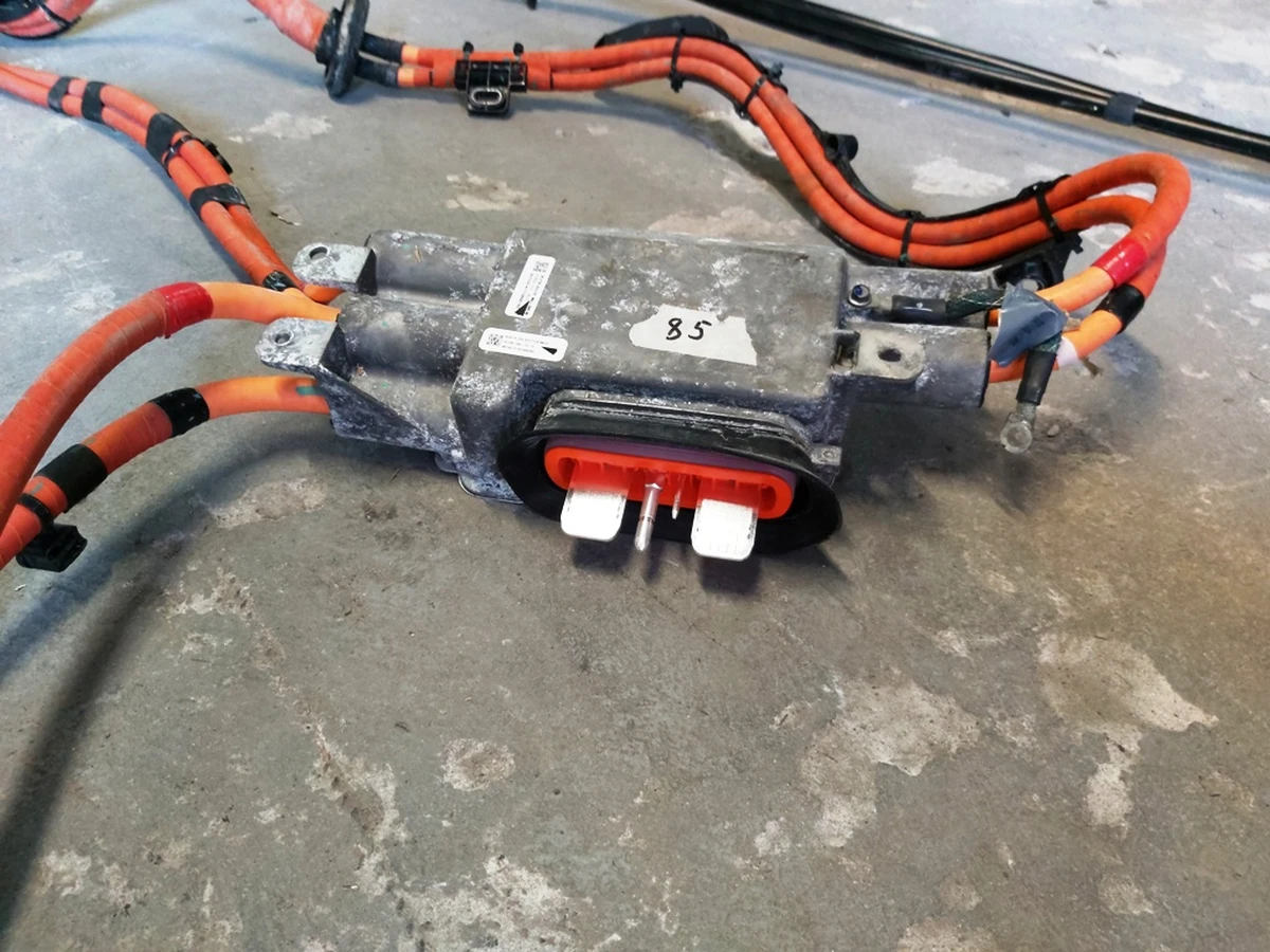 1 SPLITTER CABLE KIT,SMALL DRIVE,MX Rev01 Tesla model X 1095000-00-B