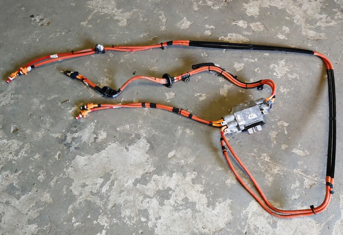 1 SPLITTER CABLE KIT,SMALL DRIVE,MX Rev01 Tesla model X 1095000-00-B