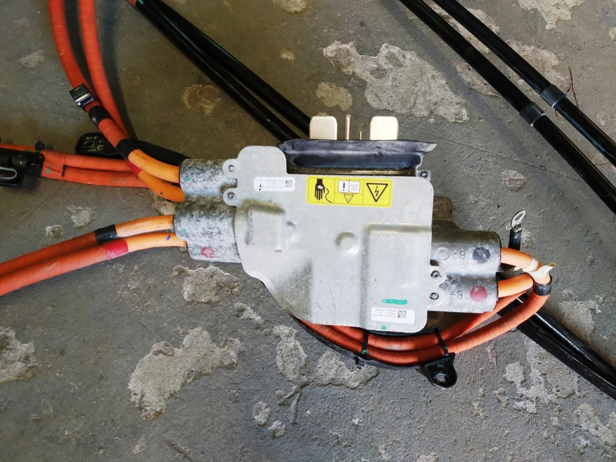 1 SPLITTER CABLE KIT,SMALL DRIVE,MX Rev01 Tesla model X 1095000-00-B