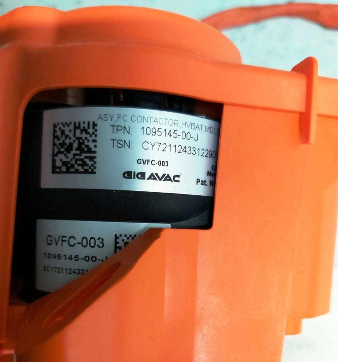 Контактор зарядки основної батареї здвоєний LR у зборі Tesla model Y 1095145-00-J