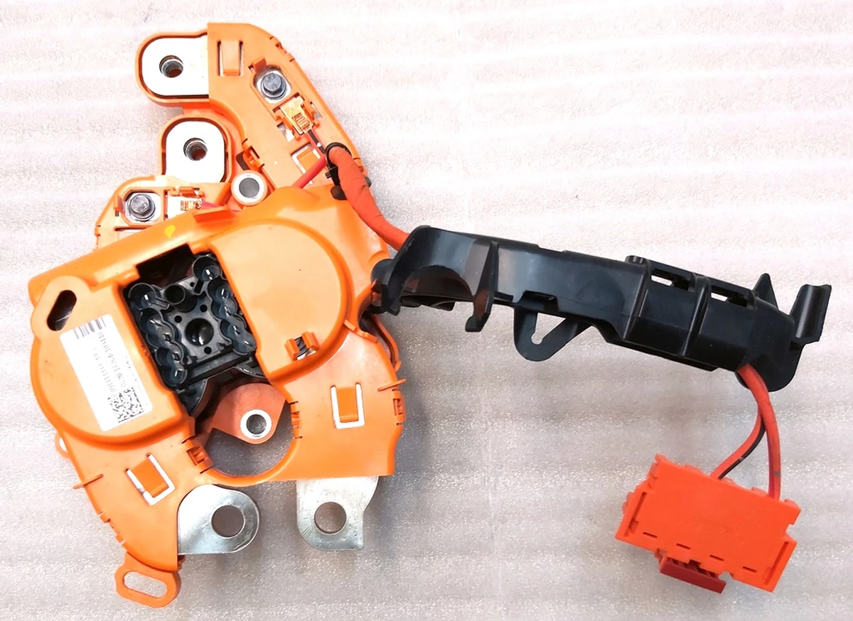 5 Контактор зарядки основної батареї здвоєний в зборі Tesla model 3 1118833-10-C