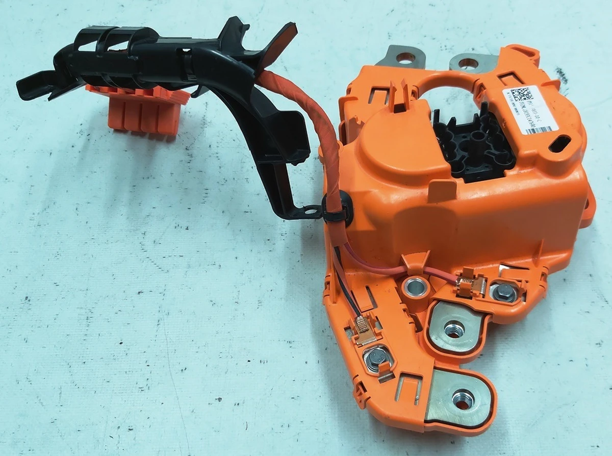 Контактор зарядки основної батареї здвоєний LR в зборі Tesla model 3 1118833-10-C