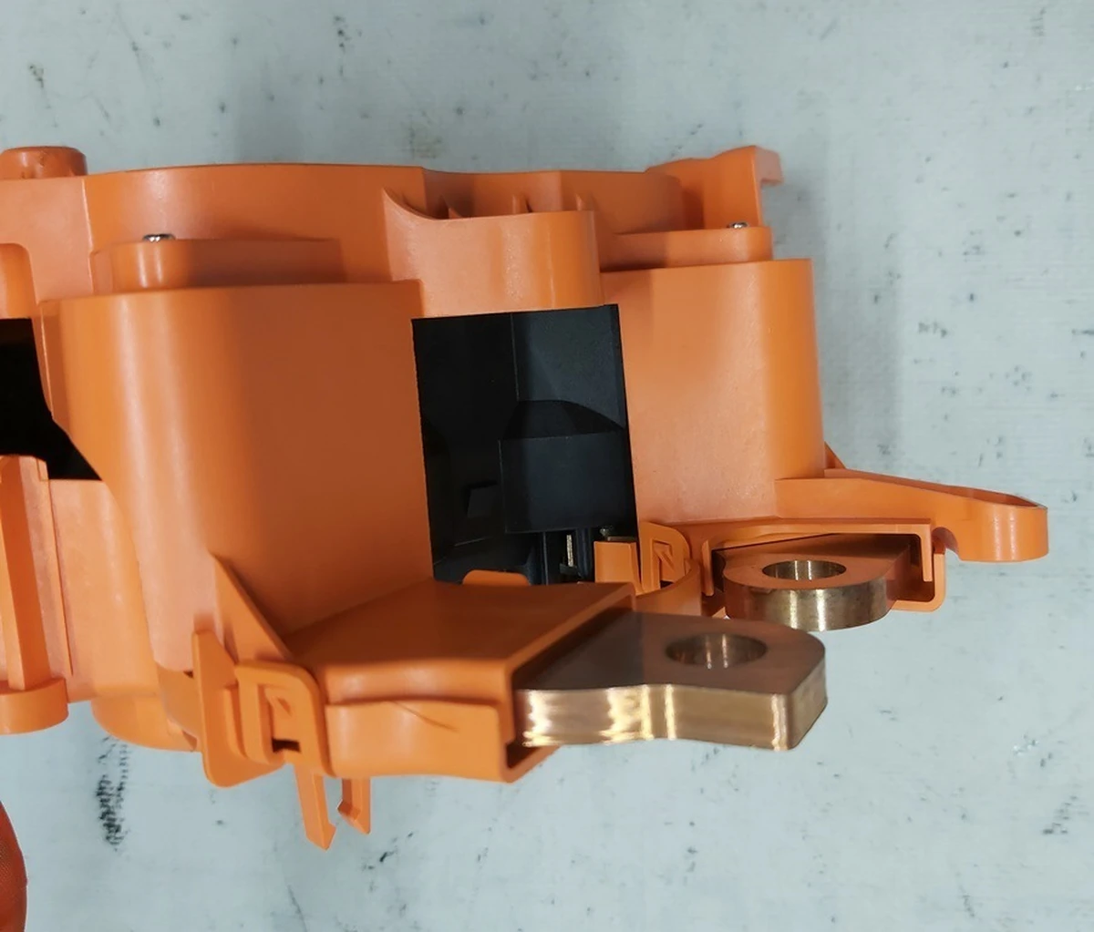 Контактор зарядки основної батареї здвоєний LR в зборі Tesla model 3 1118833-10-C