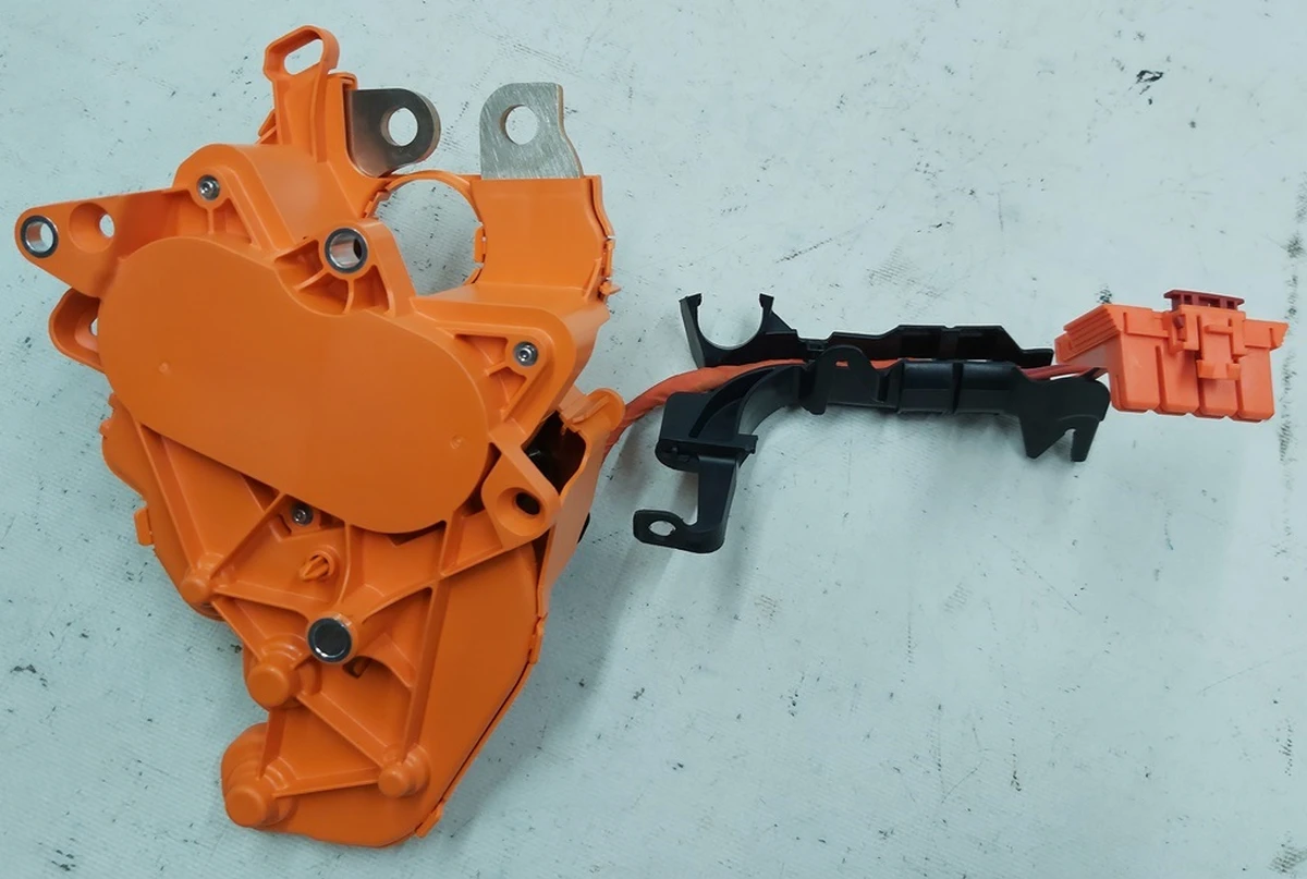 Контактор зарядки основної батареї здвоєний LR в зборі Tesla model 3 1118833-10-C