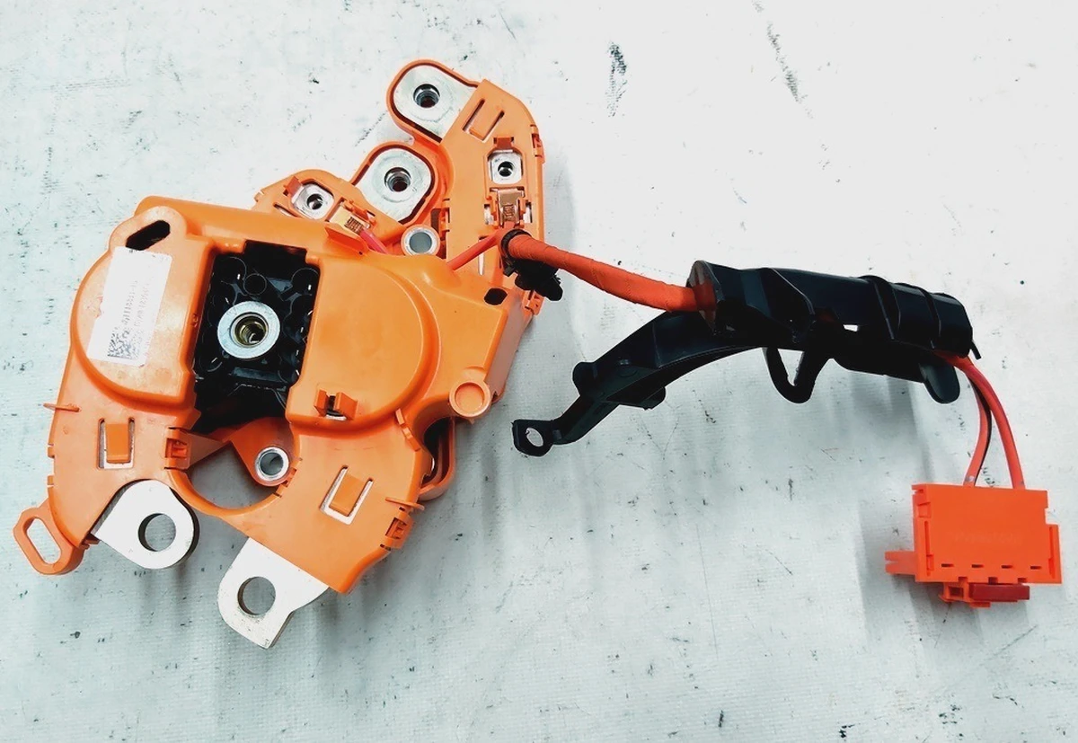 5 Контактор зарядки основной батареи сдвоенный в сборе Tesla model 3 1118833-10-C