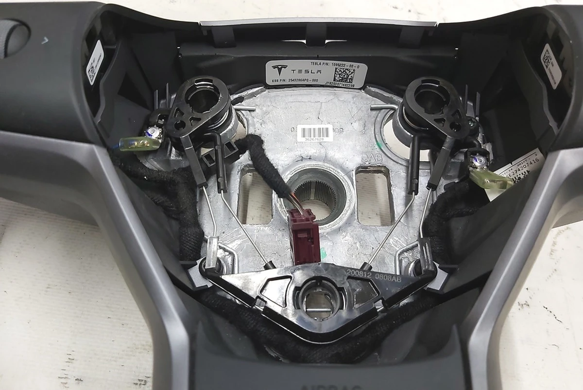 1 Колесо рульове в зборі PREMIUM без підігріву Tesla model 3 1095222-00-N