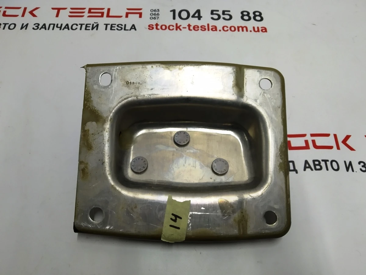 Bracket-guide amplifier rear bumper left Tesla model 3 1095314-00-C