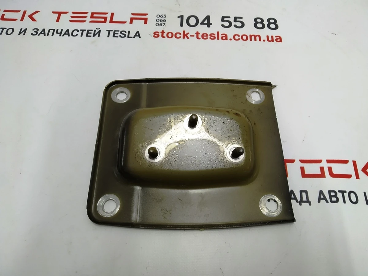 Кронштейн-напрямна підсилювач заднього бампера ліва Tesla model 3 1095314-00-C
