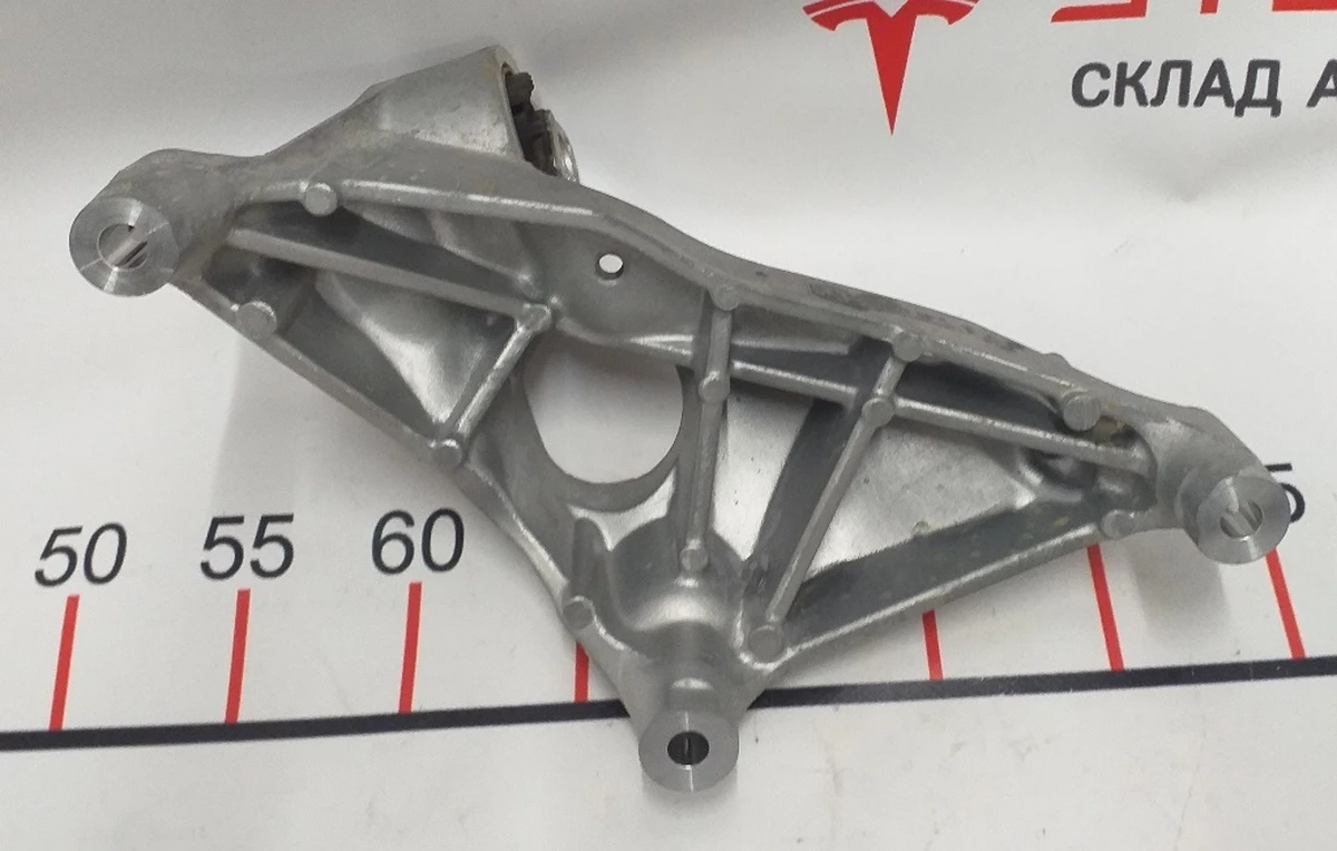 3 Кронштейн кріплення заднього двигуна Tesla Model S Feb 2021, Model X Mar 2021, Model 3, Model 3 Jan 2024, Model Y 1095337-00-D