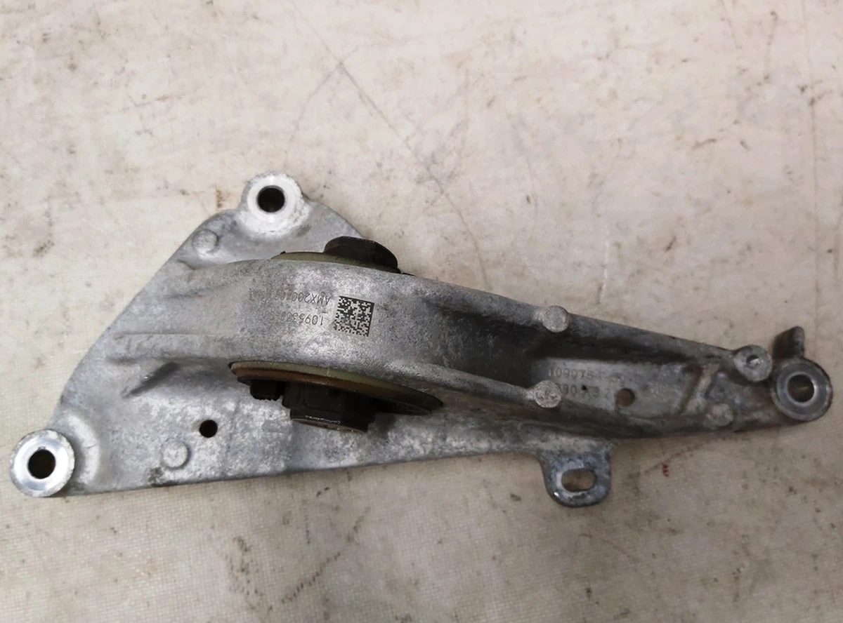 3 Кронштейн кріплення переднього мотора подушка лівий Tesla Model 3, Model 3 Jan 2024, Model Y 1095338-00-D