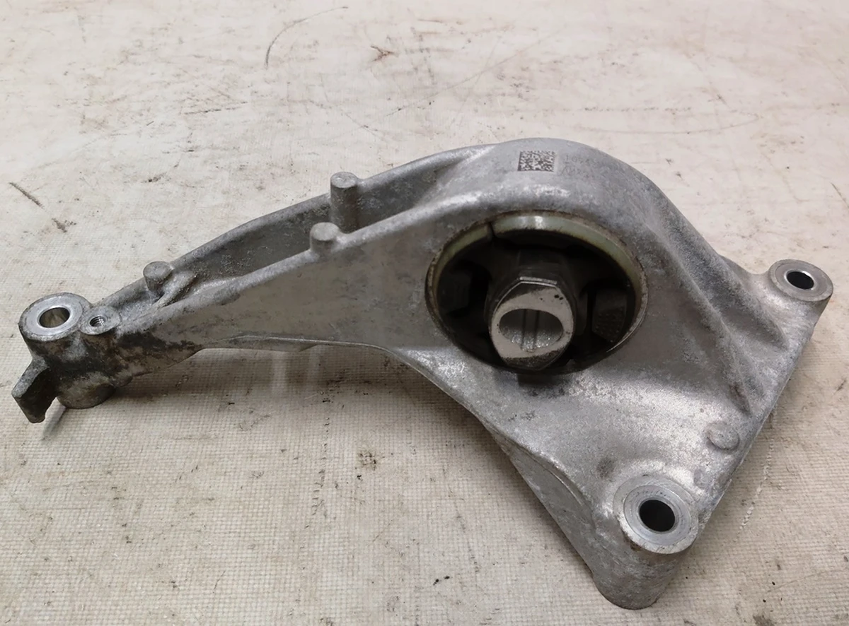 3 Кронштейн кріплення переднього мотора подушка лівий Tesla Model 3, Model 3 Jan 2024, Model Y 1095338-00-D