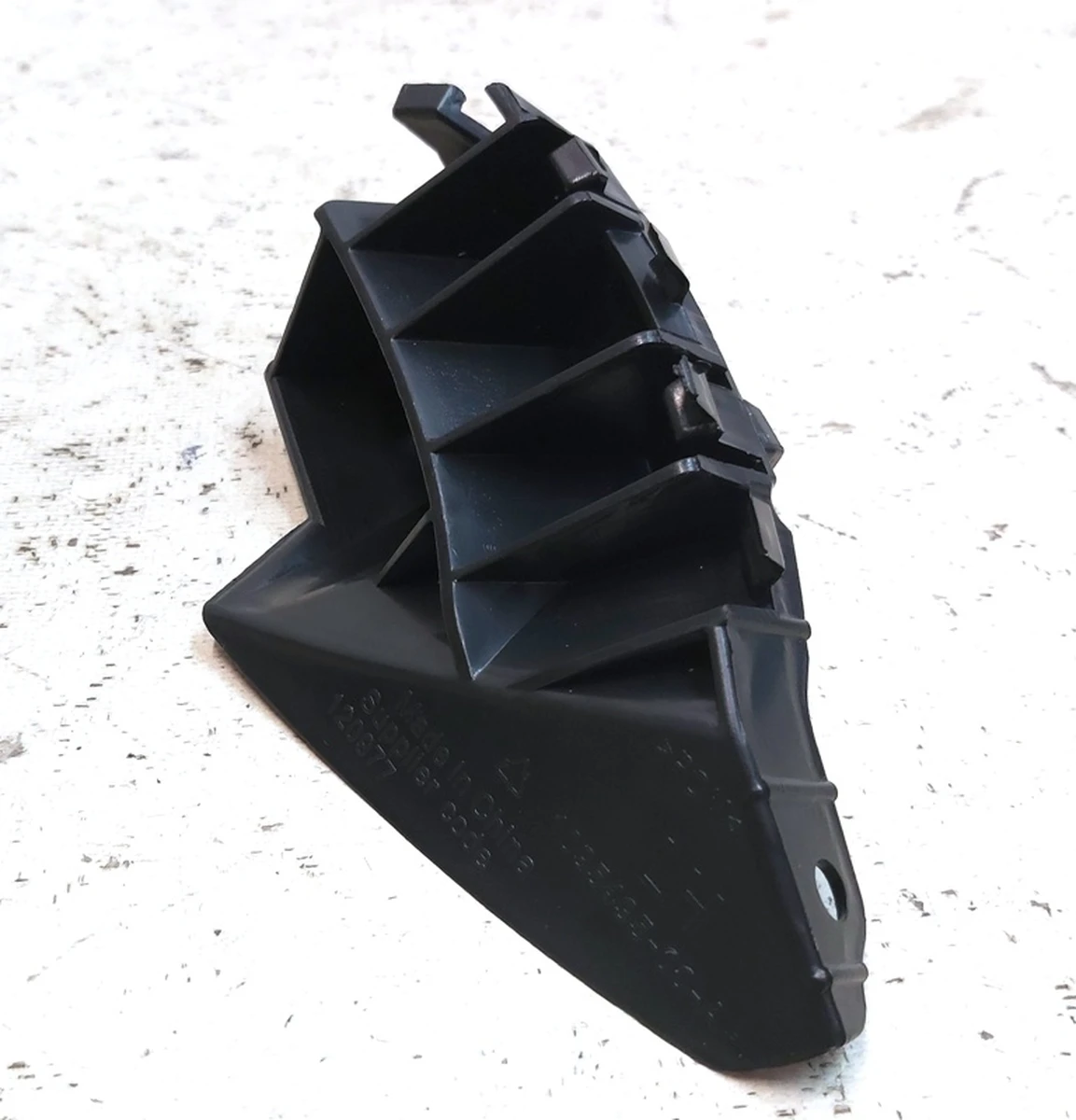 2 Напрямна крила переднього ліва (черепашка) Tesla model S, model S REST 1095495-00-A