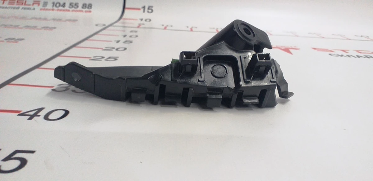 3 Напрямна крила переднього правого (черепашка) Tesla model S, model S REST 1095496-00-A