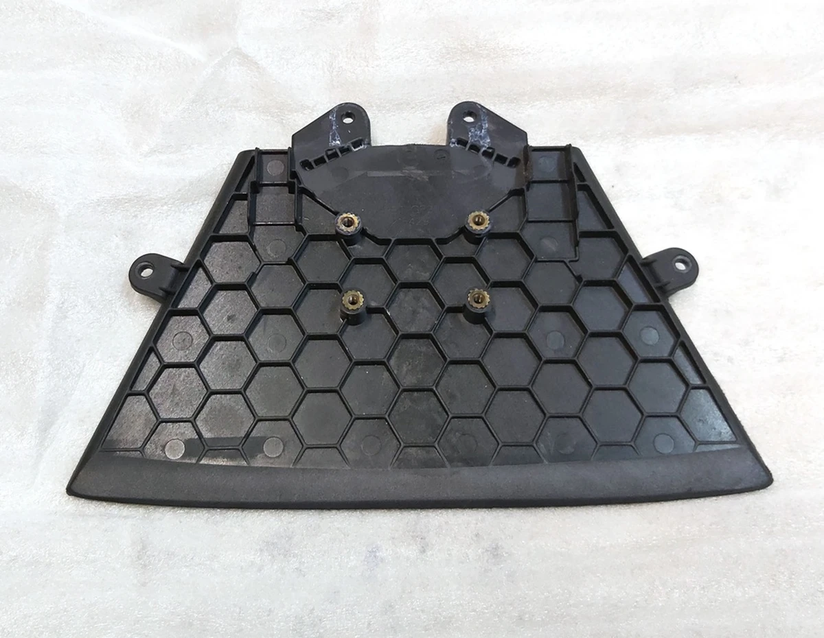 6 ASM, MX TRIPLE CAM GLARE SHIELD Tesla model X 1095516-00-G