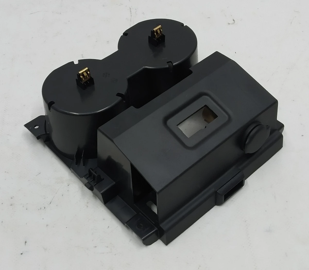 4 Корпус підсклянника центральної консолі в зборі з розеткою 12V (дрібні подряпини) Tesla model 3 1095617-00-C