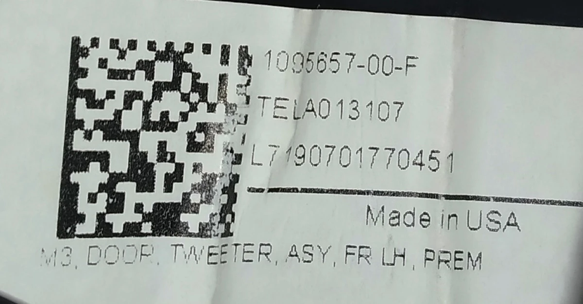 12 Накладка декоративна під динамік передніх лівих дверей Tesla Model 3 1784661-00-A