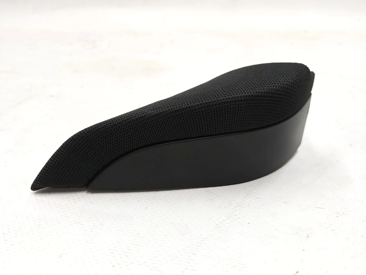 19 Trim decorative under door speaker front right Tesla model 3 1095686-00-F