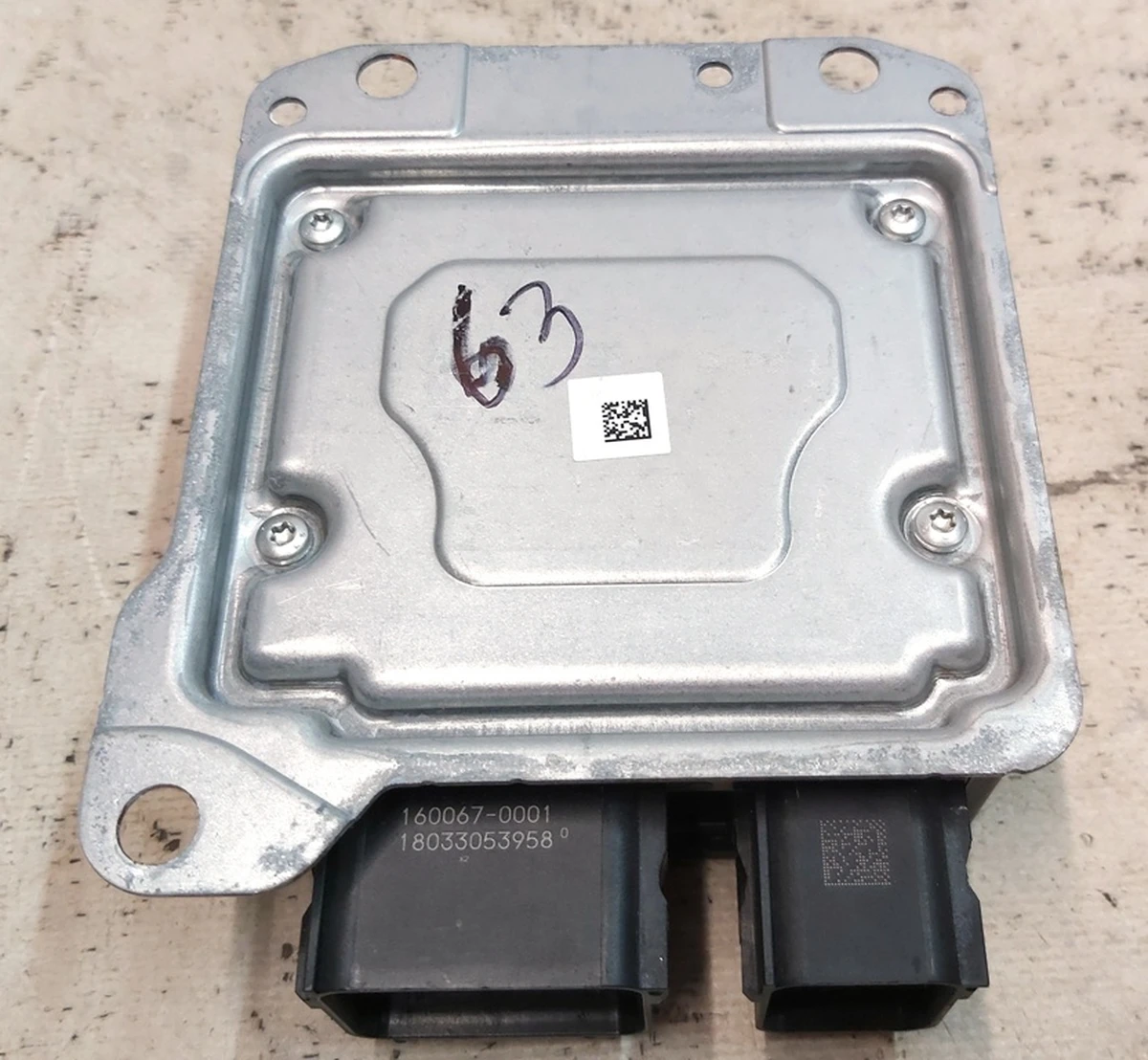 1 M3-RESTRAINT CONTROL MODULE with traces of oxidation Tesla model 3 1095757-00-C