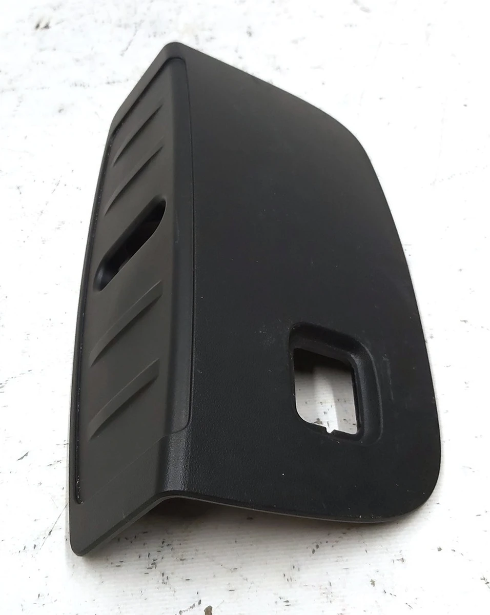 9 Панель замка подкапотного бокса Tesla model 3 1095858-00-D, 1555579-00-B