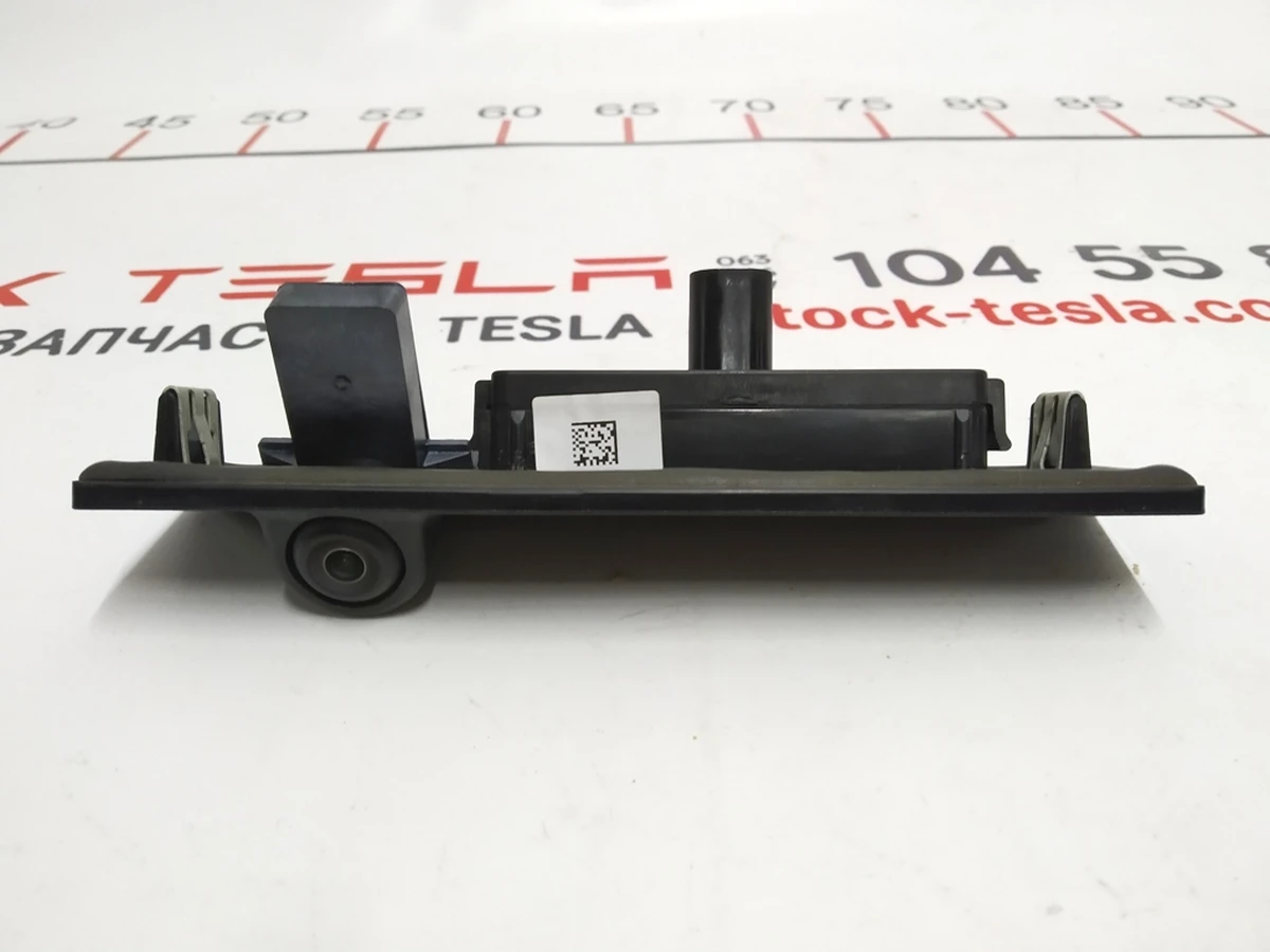1 Кнопка открытия крышки багажника с камерой в сборе Tesla Model 3 1095949-00-E