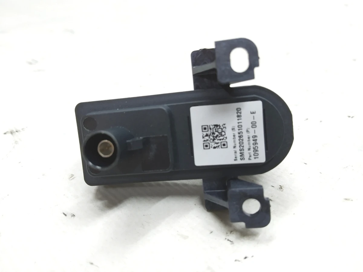 1 Камера заднього виду Tesla Model 3, Model Y 1095949-00-E