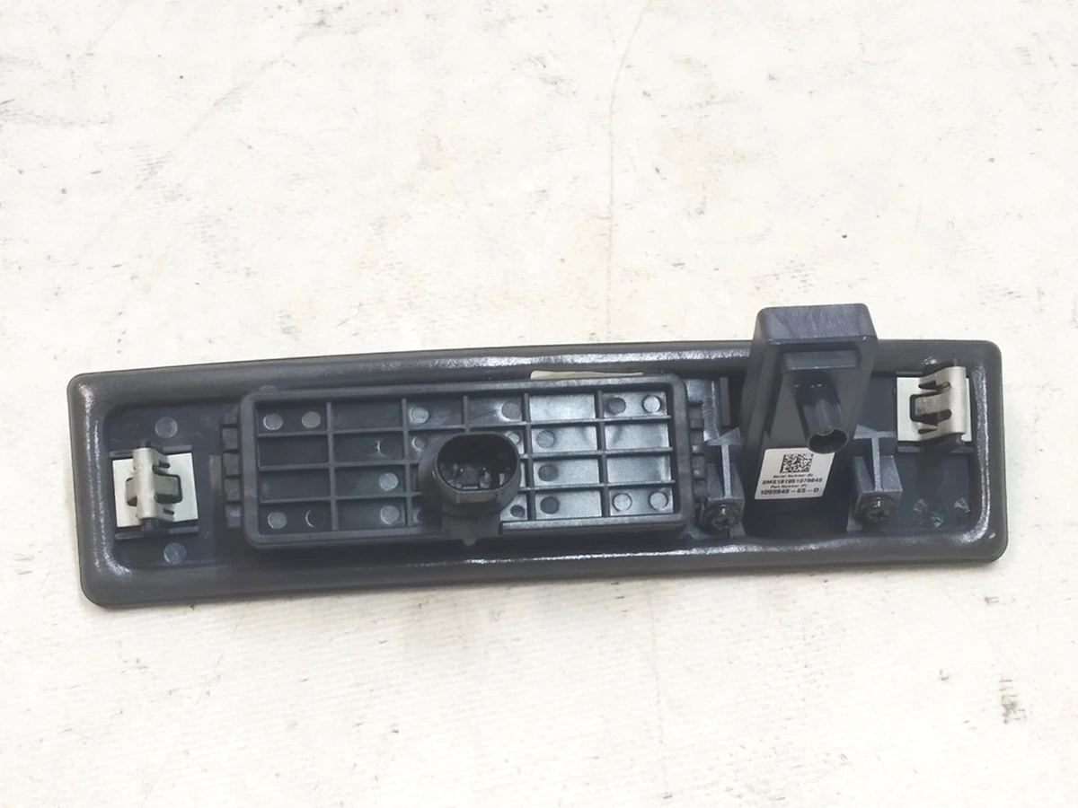 1 Trunk handle with camera assembly Tesla Model 3 1095949-00-E