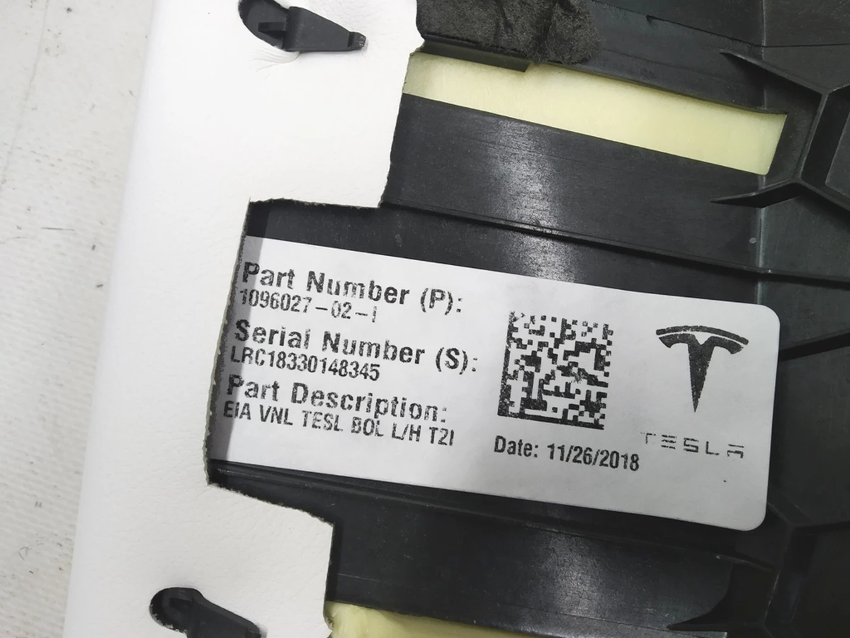 2 Подушка сидіння 2-го ряду ліва WHITE PUR Tesla model 3 1096027-01-I