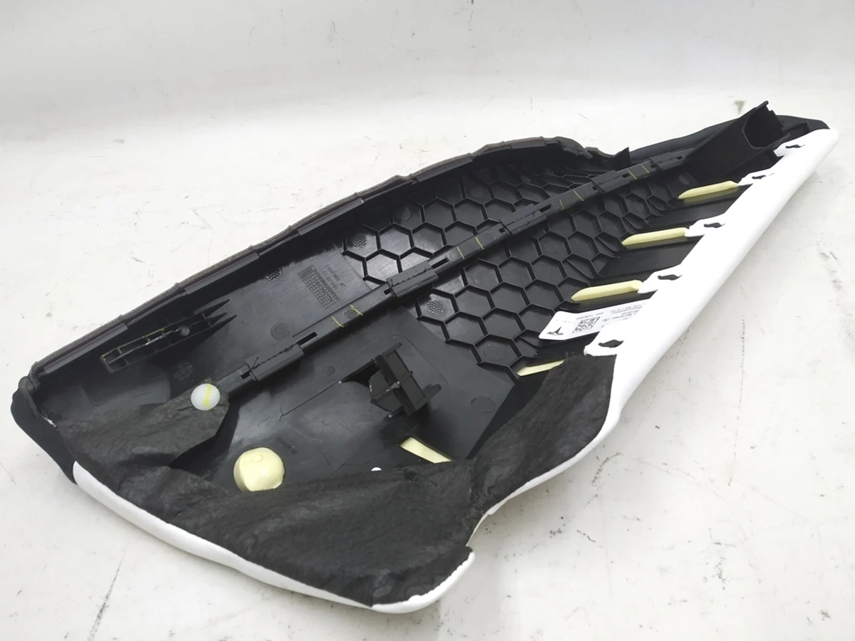 2 Подушка сидіння 2-го ряду ліва WHITE PUR Tesla model 3 1096027-01-I