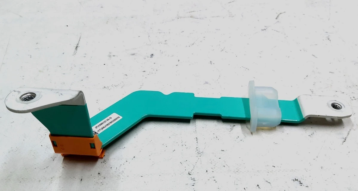 Шина високовольтна основної батареї із ізолятором Tesla model 3 1096137-00-G