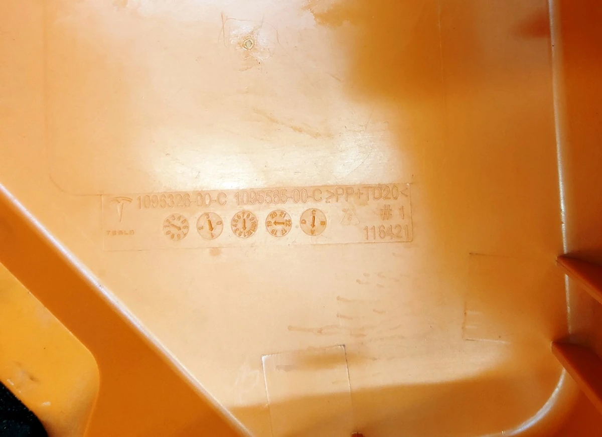 4 ASY,CLOSEOUT PNL,CP,M3,ALL REGIONS with damage Tesla model 3 1479255-00-B 1095565-00-C