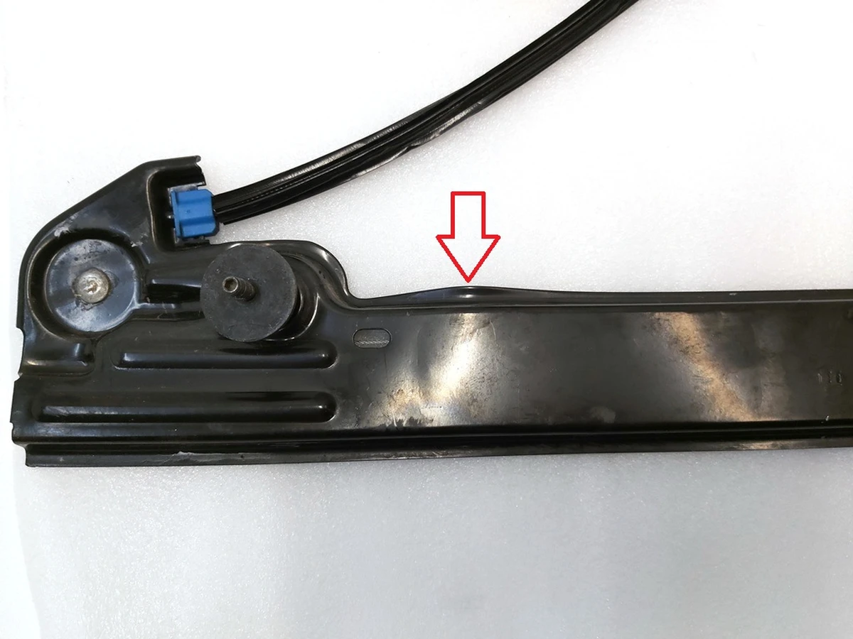 2 Склопідйомник передній правий з пошкодженням Tesla model 3 1096621-98-L